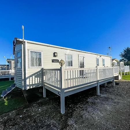 6 Berth Caravan With Decking At Seawick Holiday Park In Essex Ref 27549Sw Clacton-on-Sea Ngoại thất bức ảnh