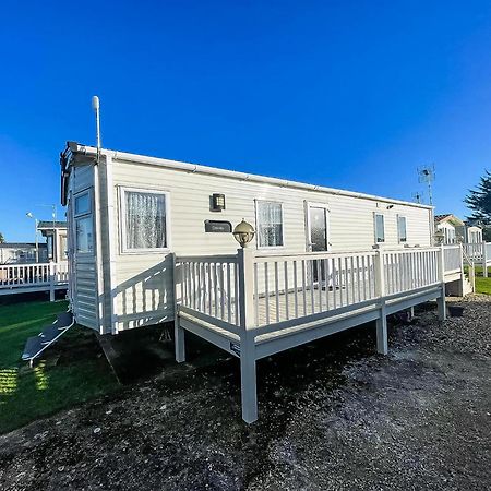 6 Berth Caravan With Decking At Seawick Holiday Park In Essex Ref 27549Sw Clacton-on-Sea Ngoại thất bức ảnh