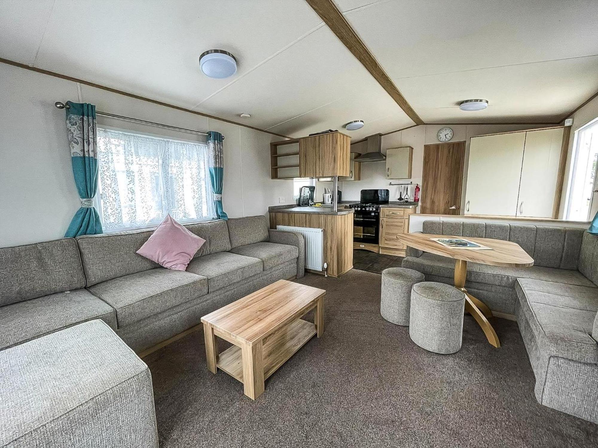 6 Berth Caravan With Decking At Seawick Holiday Park In Essex Ref 27549Sw Clacton-on-Sea Ngoại thất bức ảnh