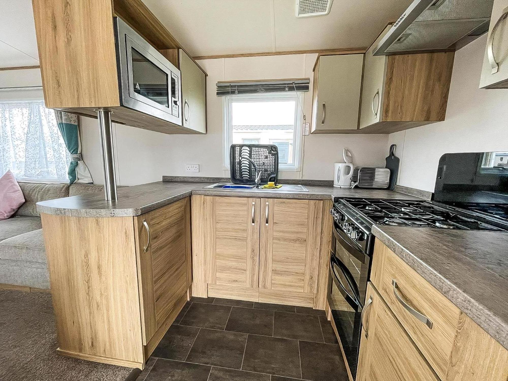 6 Berth Caravan With Decking At Seawick Holiday Park In Essex Ref 27549Sw Clacton-on-Sea Ngoại thất bức ảnh