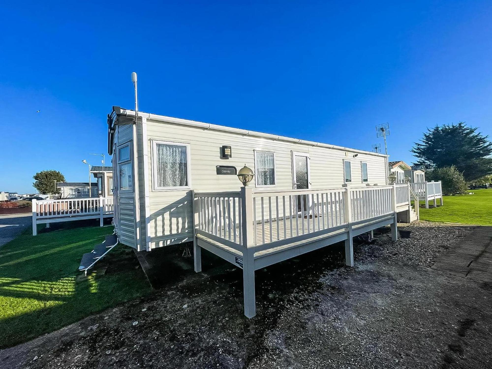 6 Berth Caravan With Decking At Seawick Holiday Park In Essex Ref 27549Sw Clacton-on-Sea Ngoại thất bức ảnh