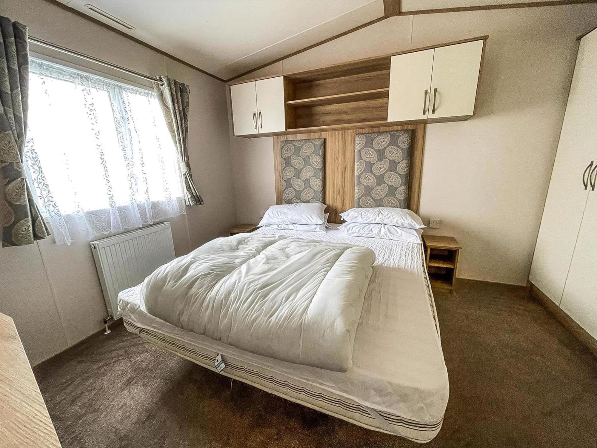 6 Berth Caravan With Decking At Seawick Holiday Park In Essex Ref 27549Sw Clacton-on-Sea Ngoại thất bức ảnh